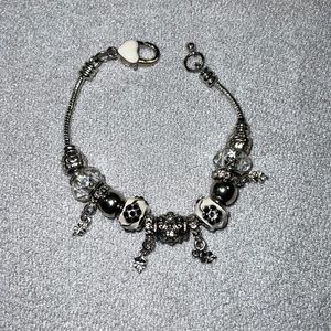 Fixed charm bracelet in silver and white, with some black stones & rhinestones